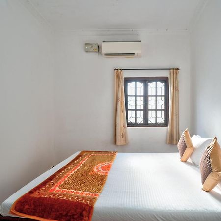 Om Sai Guest House カラングート エクステリア 写真