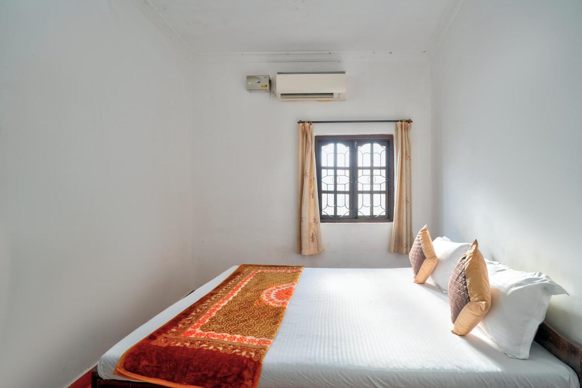 Om Sai Guest House カラングート エクステリア 写真