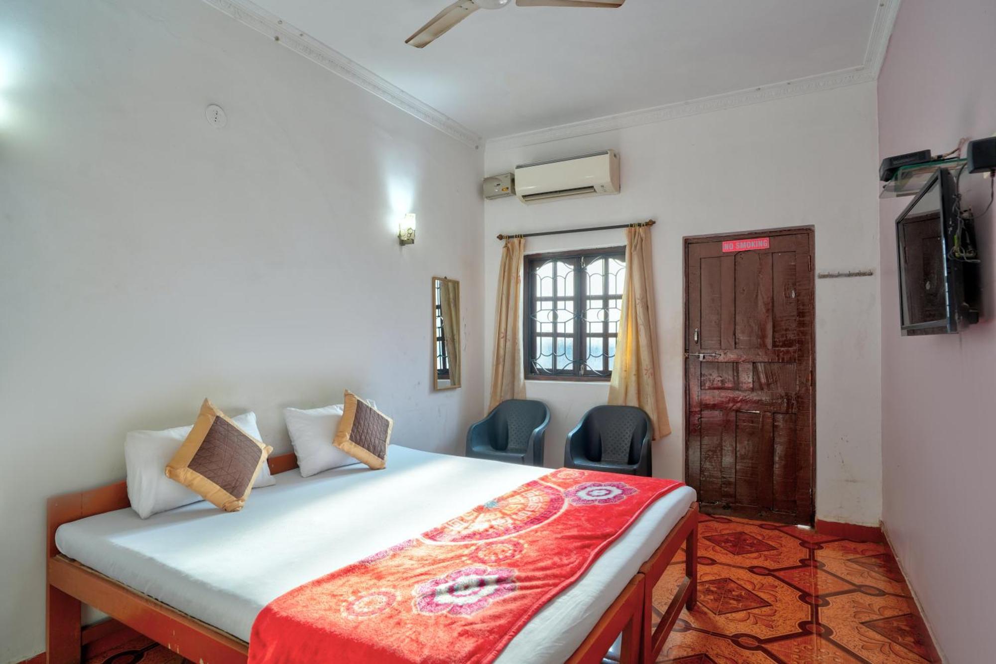 Om Sai Guest House カラングート エクステリア 写真