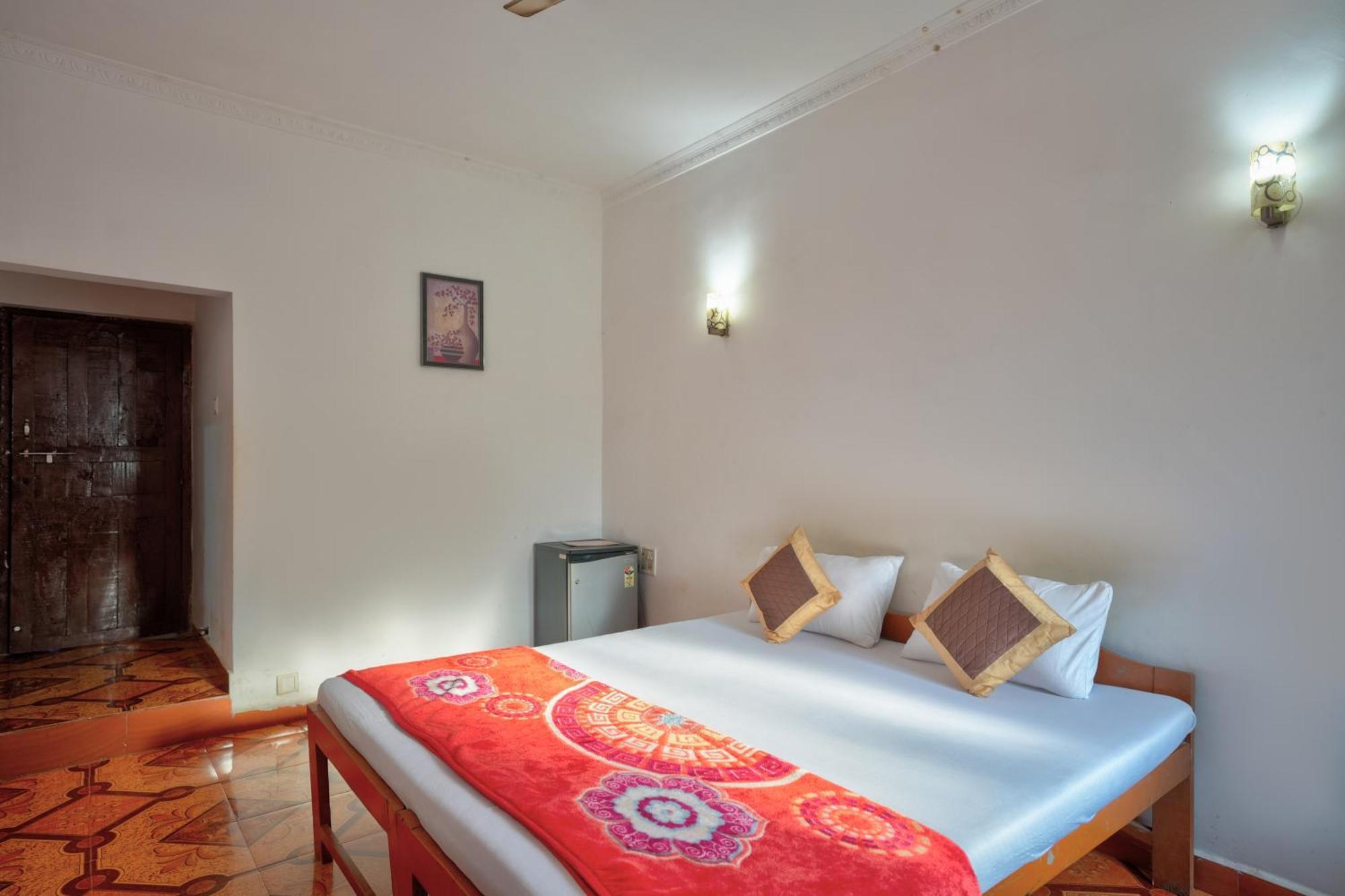 Om Sai Guest House カラングート エクステリア 写真