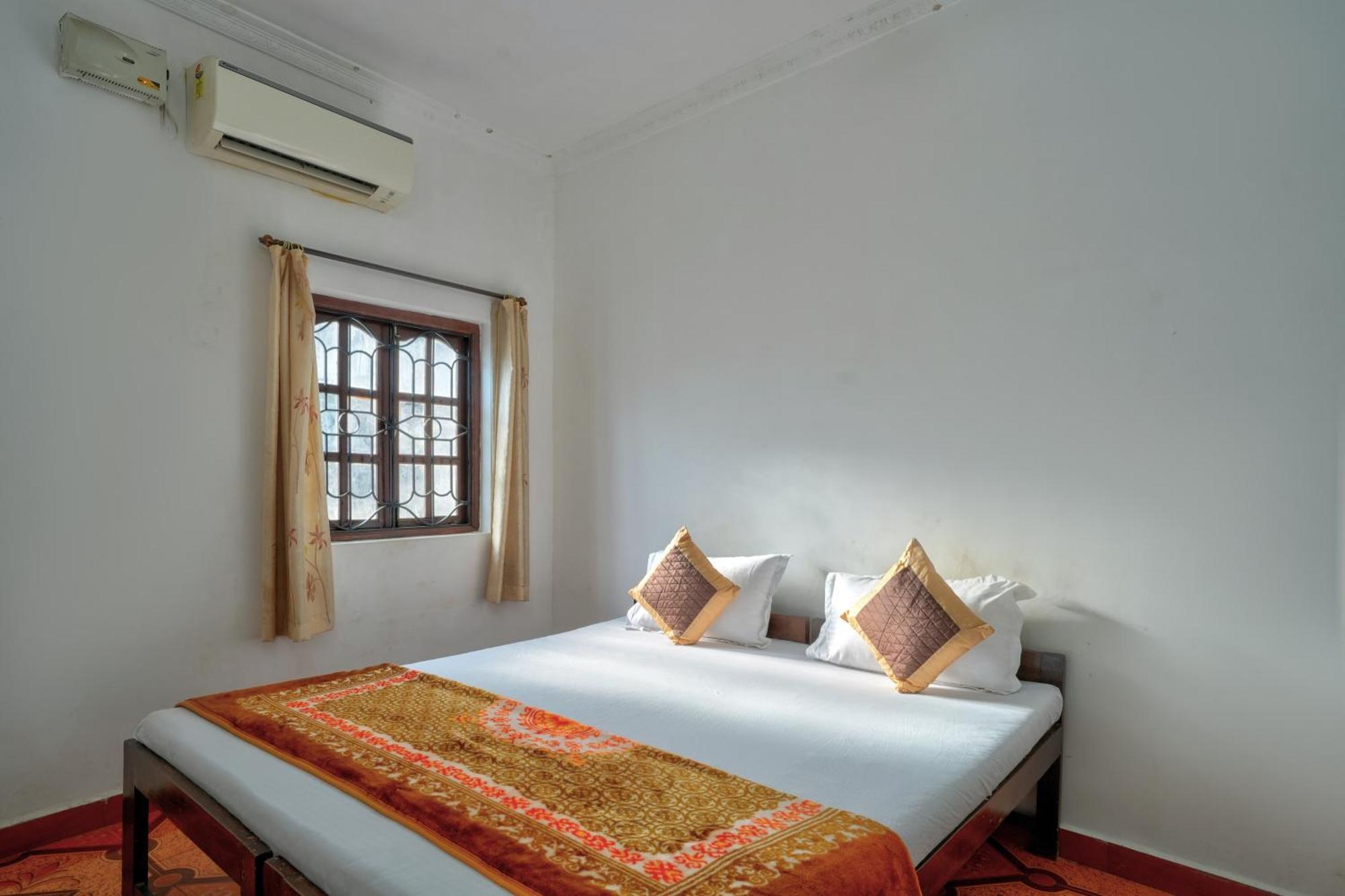 Om Sai Guest House カラングート エクステリア 写真